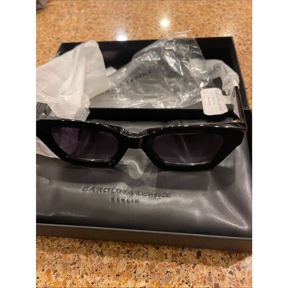 Women\'s Oversized Black Square Sunglasses - Modern Designer Style (CL 9068-01) main image 5